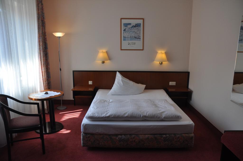 City Hotel アッシャースレーベン エクステリア 写真