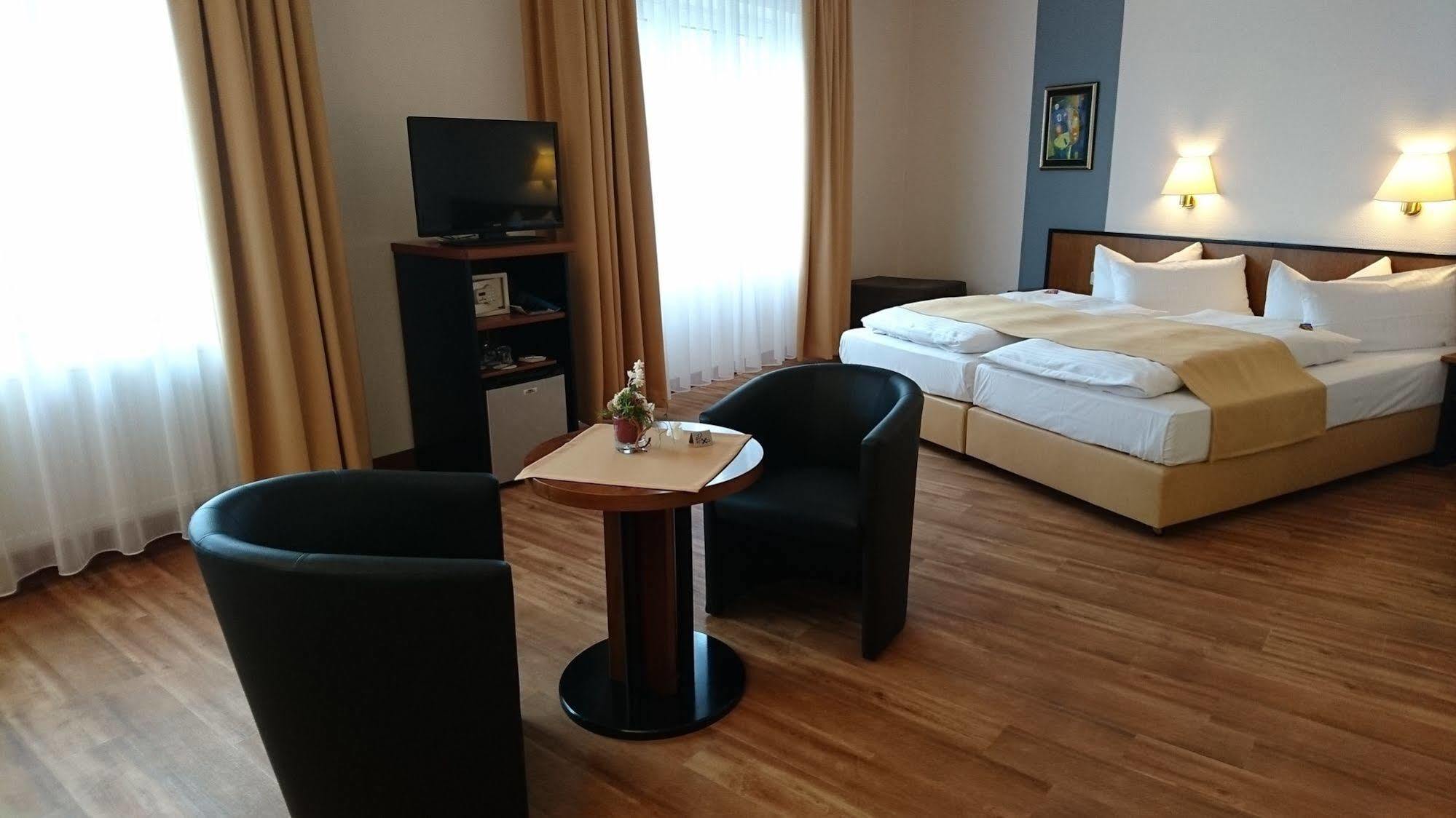 City Hotel アッシャースレーベン エクステリア 写真