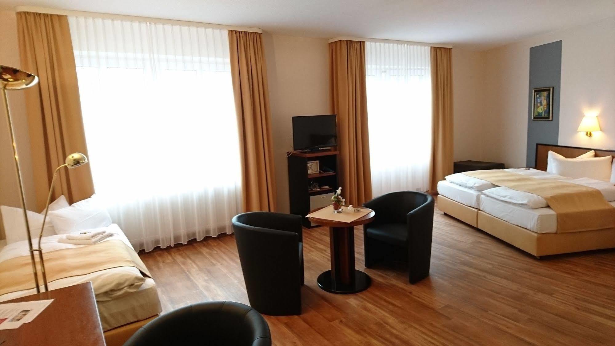 City Hotel アッシャースレーベン エクステリア 写真