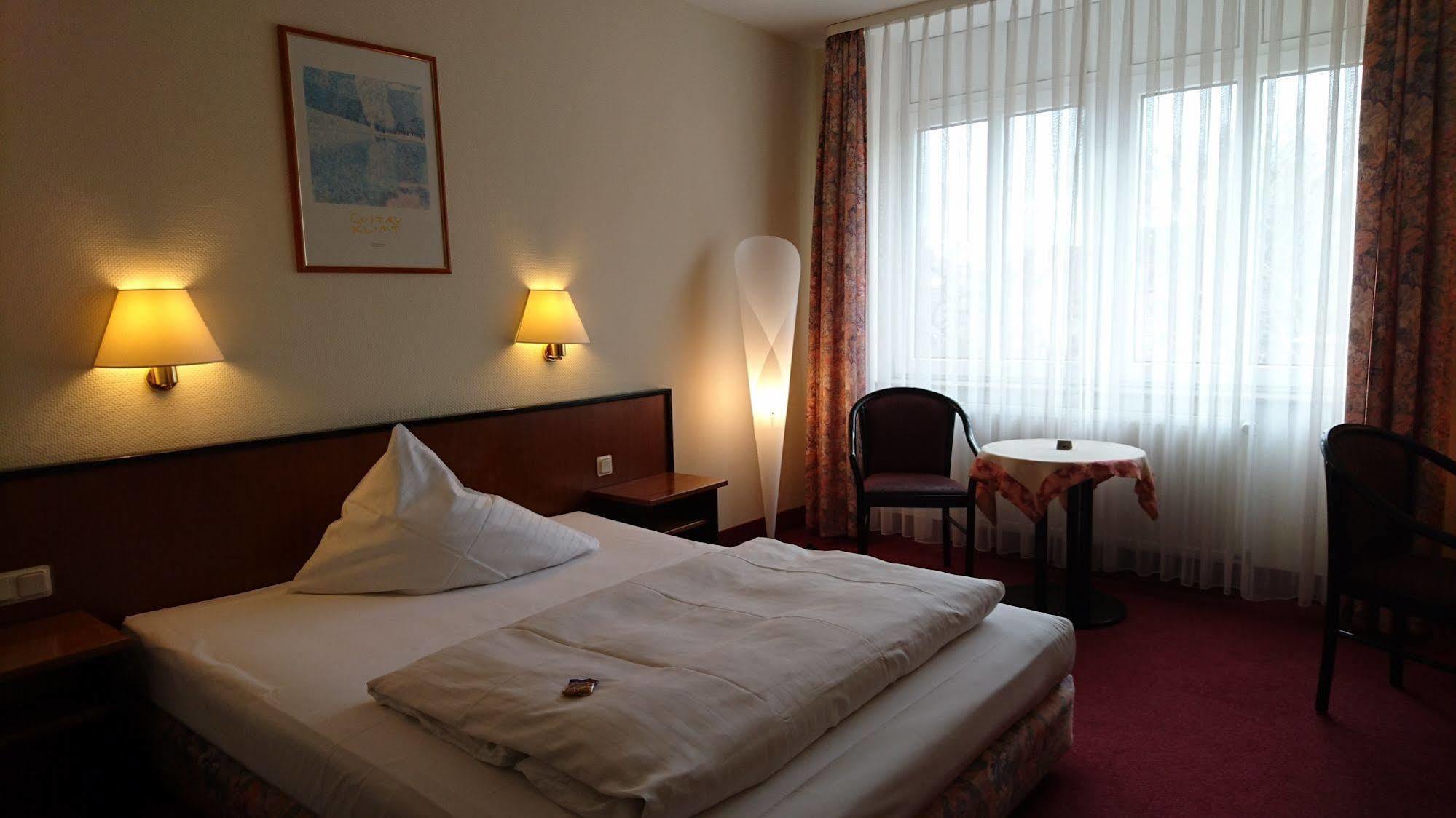 City Hotel アッシャースレーベン エクステリア 写真